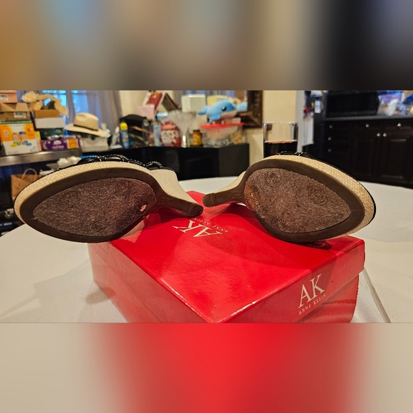 Anne Klein Halliday 1 on black and white fabric 5 in wedge, gently used - Picture 5 of 8